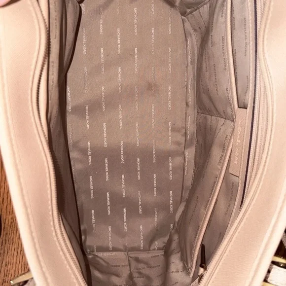 Michael Kors Cream Tote Bag and Wallet Set - Picture 9 of 15